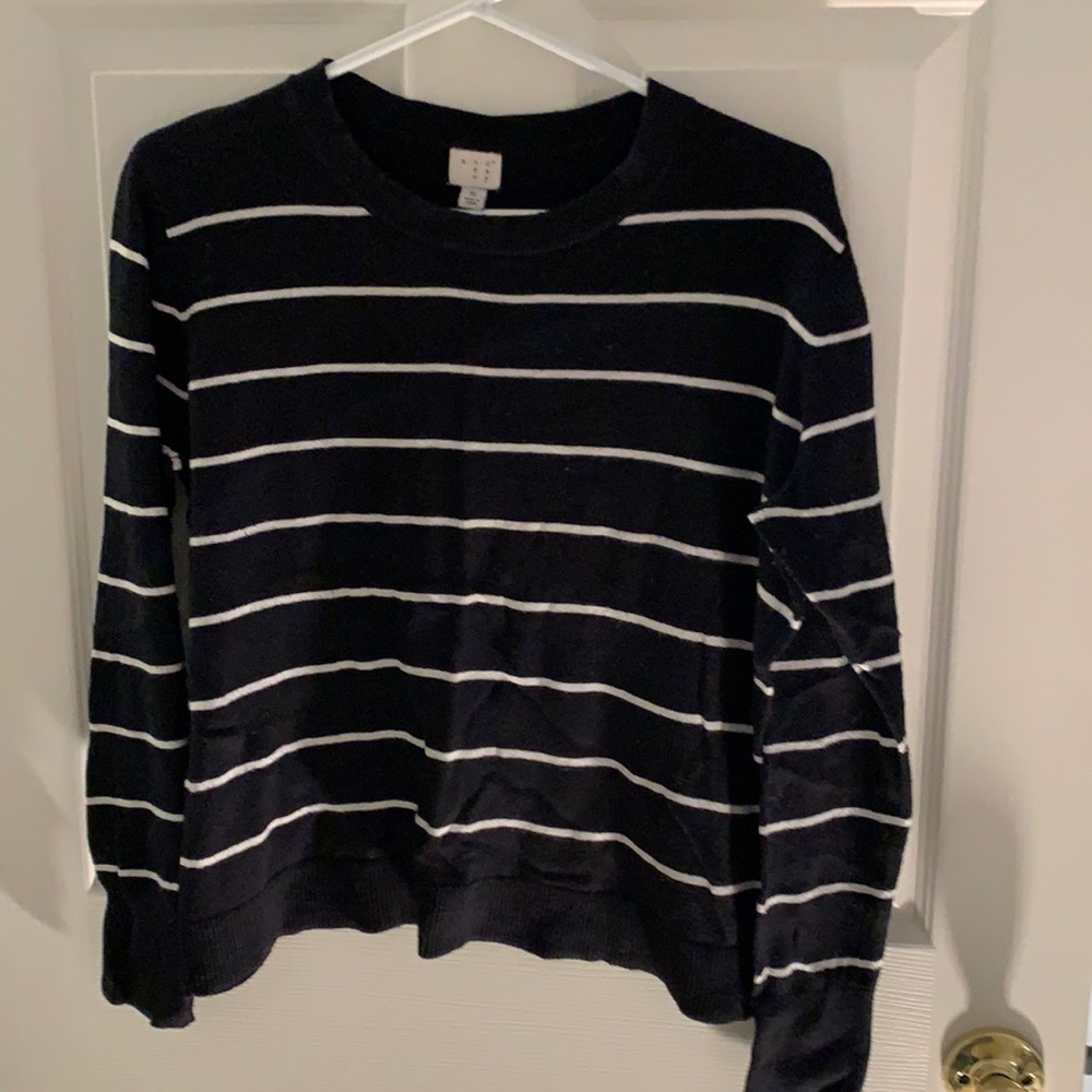 Used.  Falls at the top of the waist.